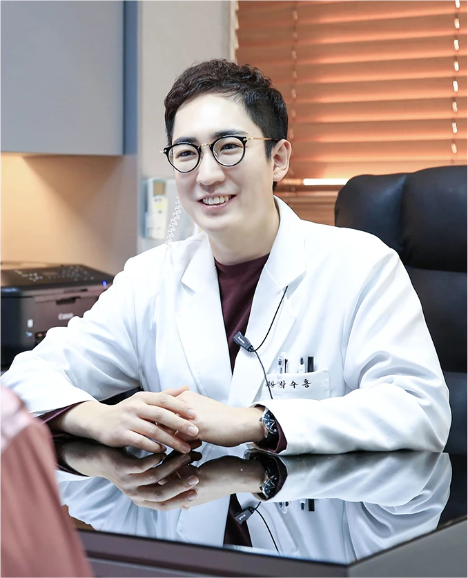 1:1 정밀 상담 중인 박수홍 원장